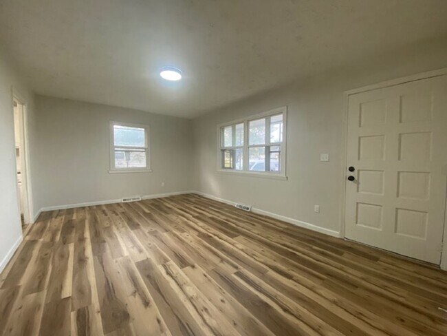 Foto del edificio - Welcome to this delightful three bedroom, ...