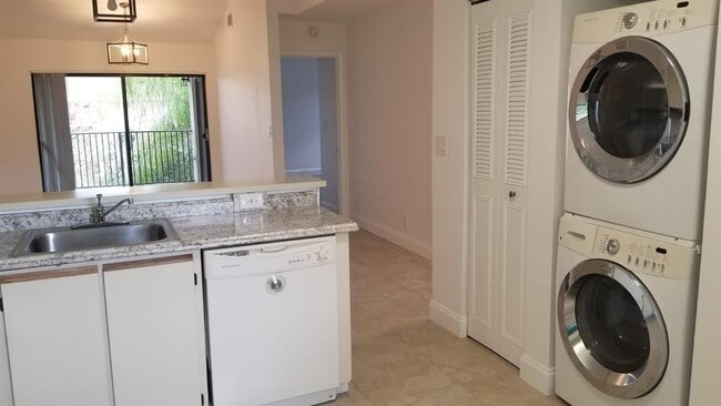 Building Photo - 10121 W Sunrise Blvd