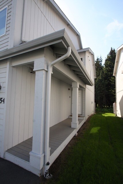 Foto del edificio - 4 Bedroom Condo in South Anchorage w/ Fenc...