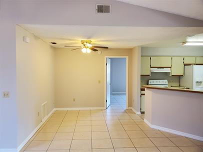 Foto del edificio - Spacious 3 bedroom house with large screened back porch