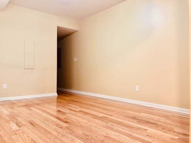 Building Photo - 2324 N Park Ave