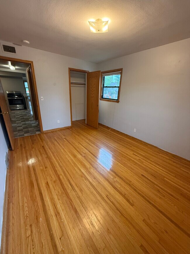 Foto del edificio - 3020 W 44th St