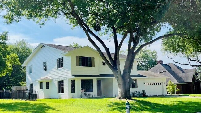 Building Photo - 155 April Waters Dr N