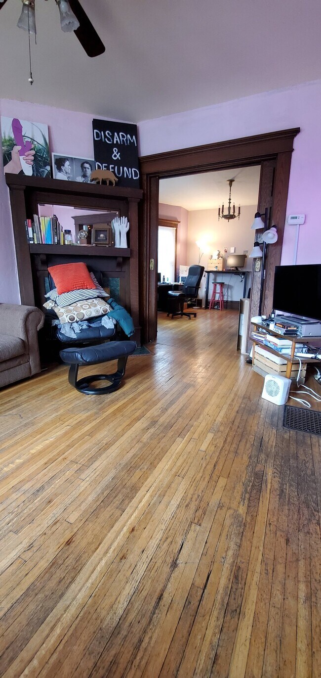 Foto del edificio - 236 E Maynard Ave