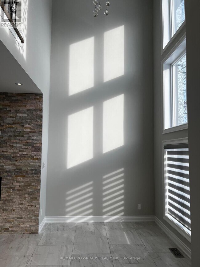 Building Photo - 602 Lake Dr S