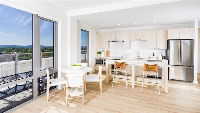 Building Photo - Riverpoint