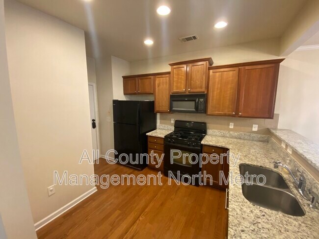 Building Photo - 2875 Cross Creek Dr