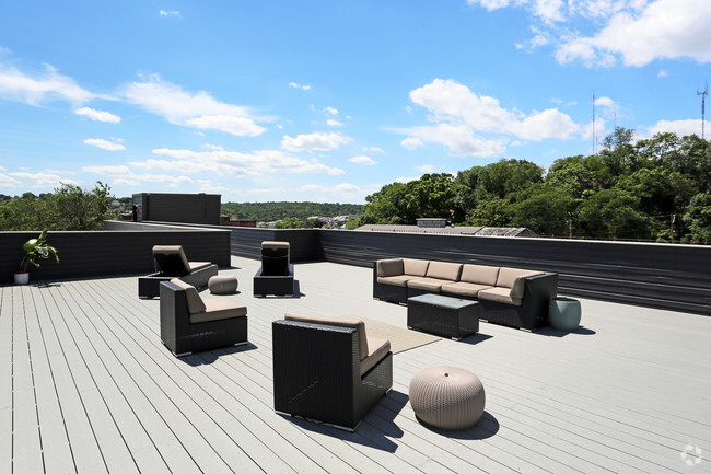 Roof Deck - 227 Krams Avenue