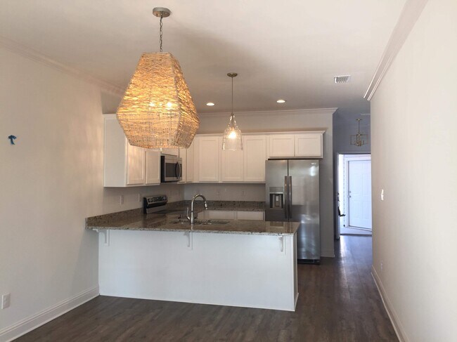 Building Photo - 2651 S Juniper St