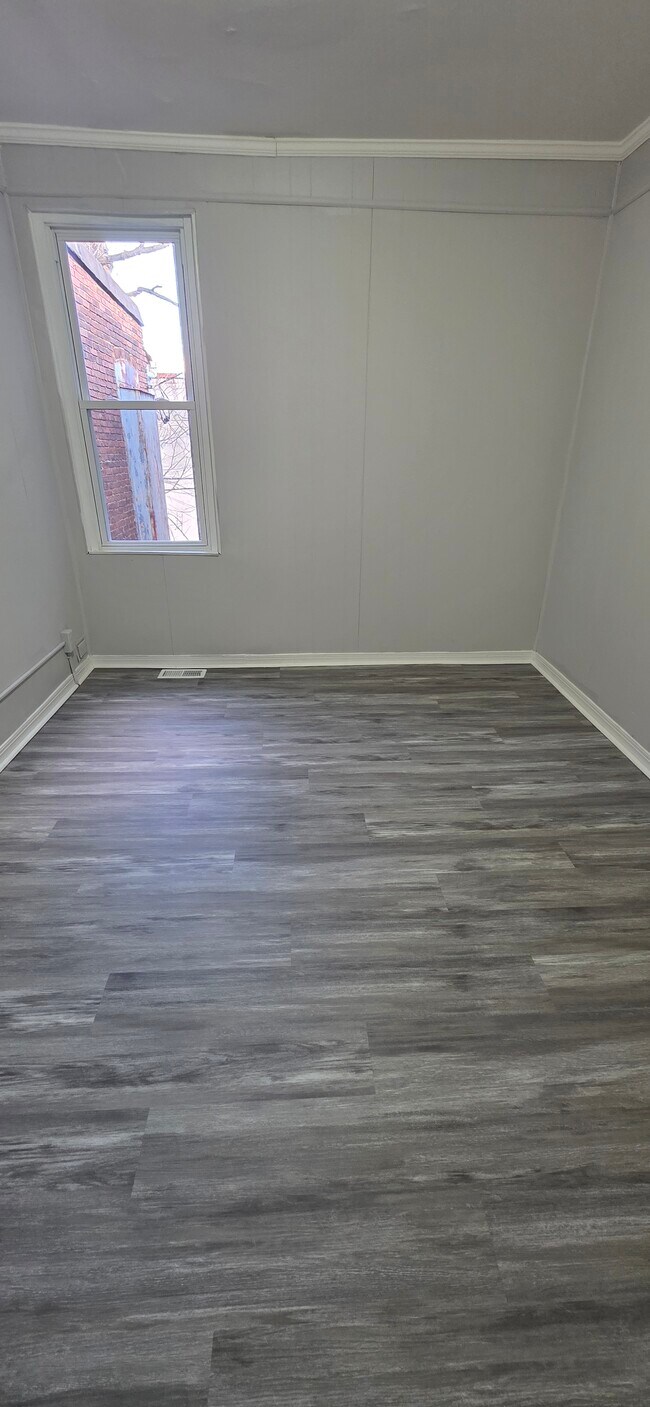 Foto del edificio - 1135 Poplar Grove St