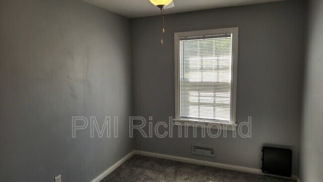 Foto del edificio - 9013 Farmington Dr