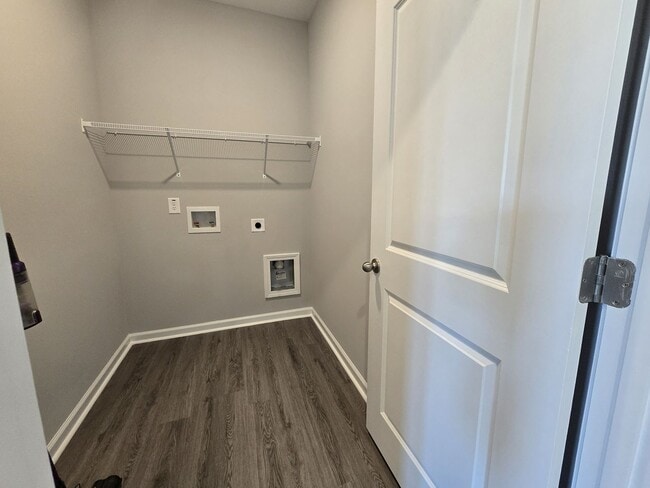 Building Photo - **October Rent Free**4 Bedroom, 2 Bath Hom...