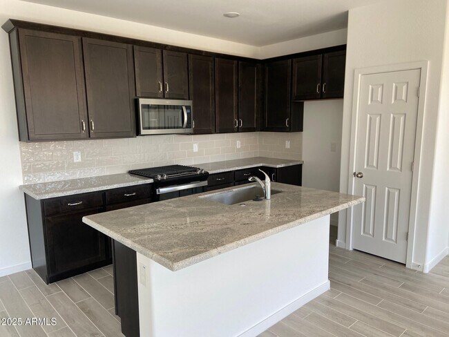 Foto del edificio - 2174 N Marketside Ave