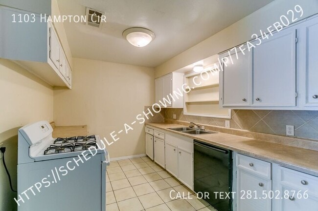 Building Photo - 1103 Hampton Cir