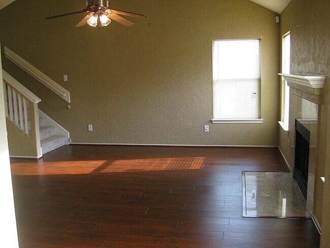 Building Photo - 4014 Coral Shadows Dr