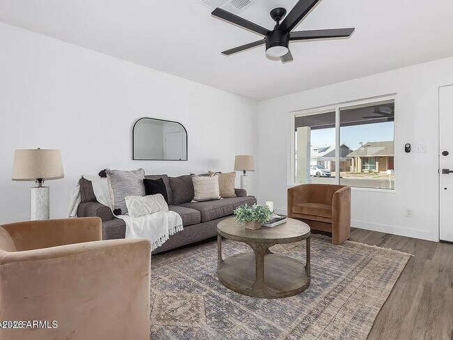 Foto del edificio - 2529 E Commonwealth Cir