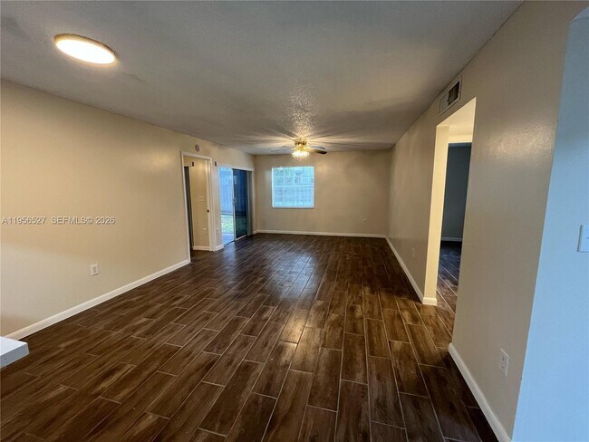 Foto del edificio - 464 NE 210th Cir Terrace