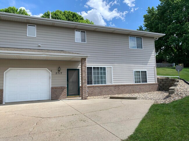 Building Photo - 2717 E Pioneer Trl