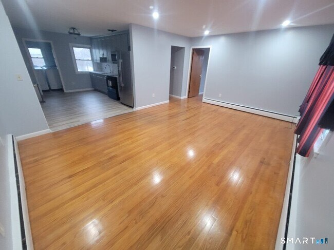 Foto del edificio - 94 Pullen Ave