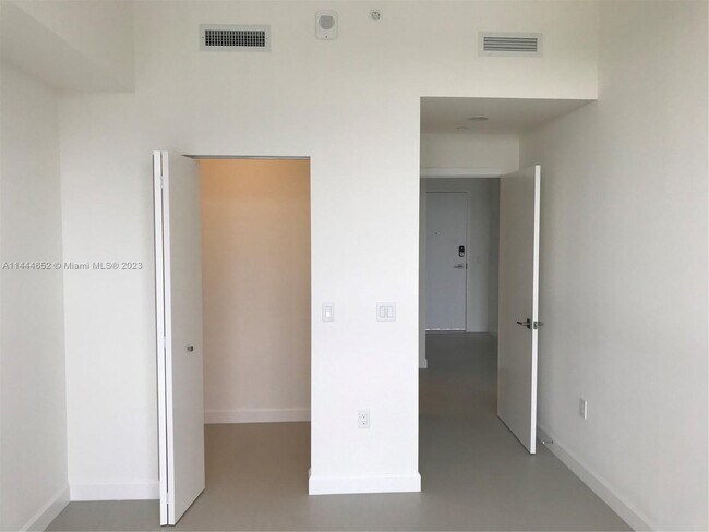 Foto del edificio - 5350 NW 84th Ave