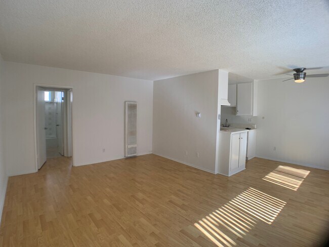 Building Photo - 3622 Empire Dr