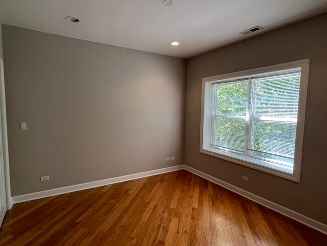 Foto del edificio - 2122 W Arthur Ave