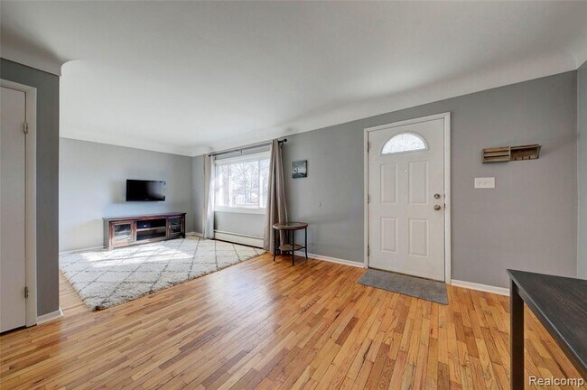 Living /Dinning Area - 439 Ainsworth Cir