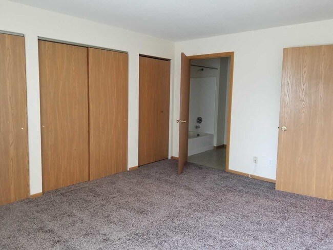 Master Bedroom and Private Bathroom - 1728 Birchwood St