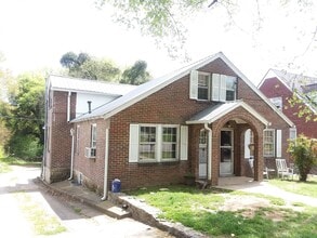 Building Photo - 905 Myers Ave