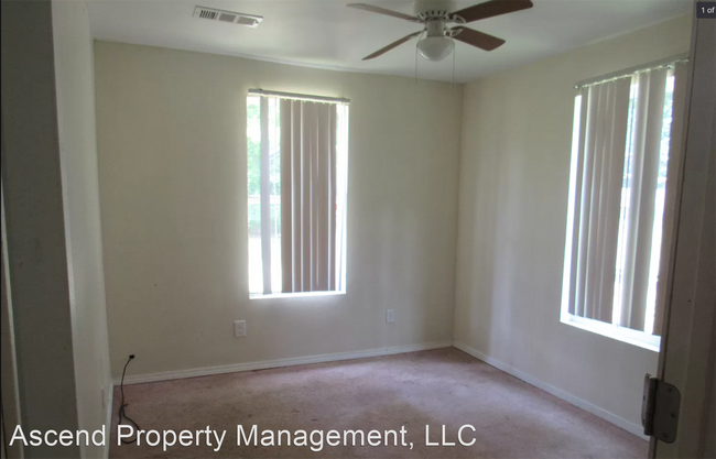 Building Photo - 3 br, 1.5 bath House - 2200 Parker St