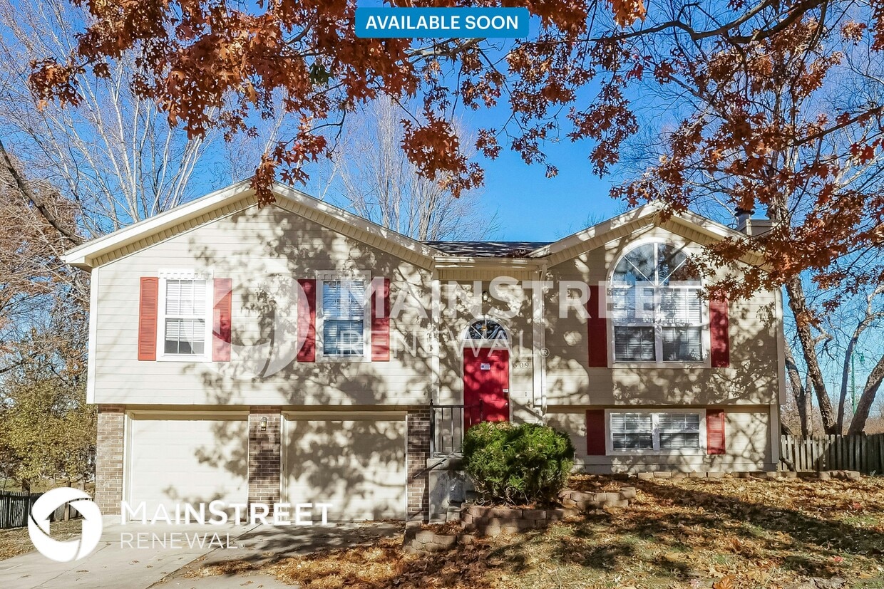 Primary Photo - 609 SE Steeple Ct
