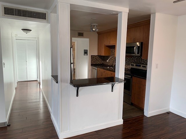Corridor & Kitchen View - 650 Murray Ln