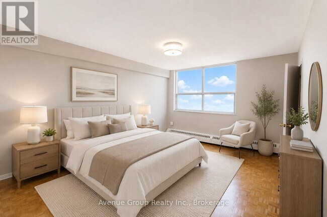 Photo du bâtiment - 120 Shelborne Ave