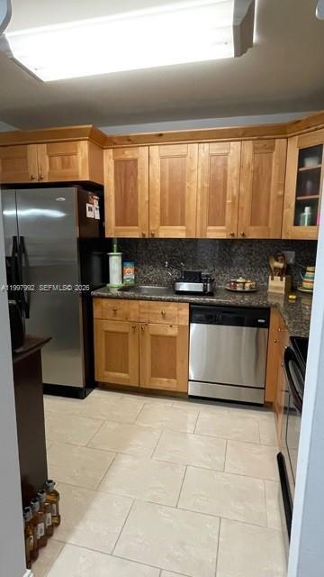 Foto del edificio - 100 Lakeview Dr