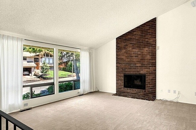 Building Photo - Beautiful split level home in Newport Hills!