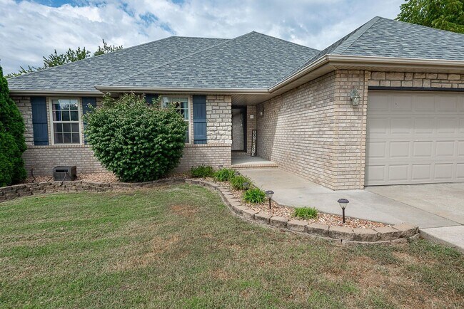 Foto del edificio - 4 Bedroom | 2 Bathroom | 2 Car Garage | Ba...