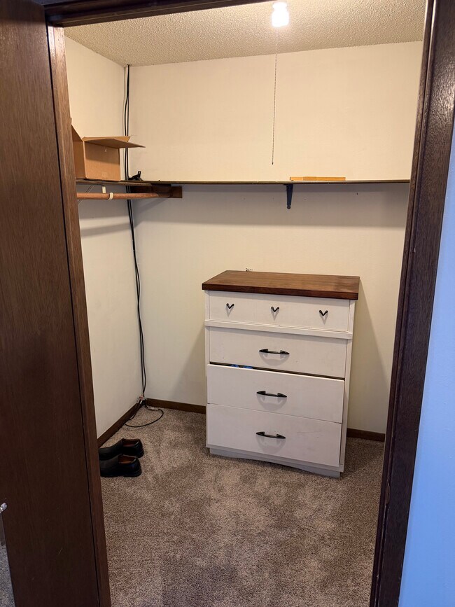 Amplio vestidor - 807 5th St NW