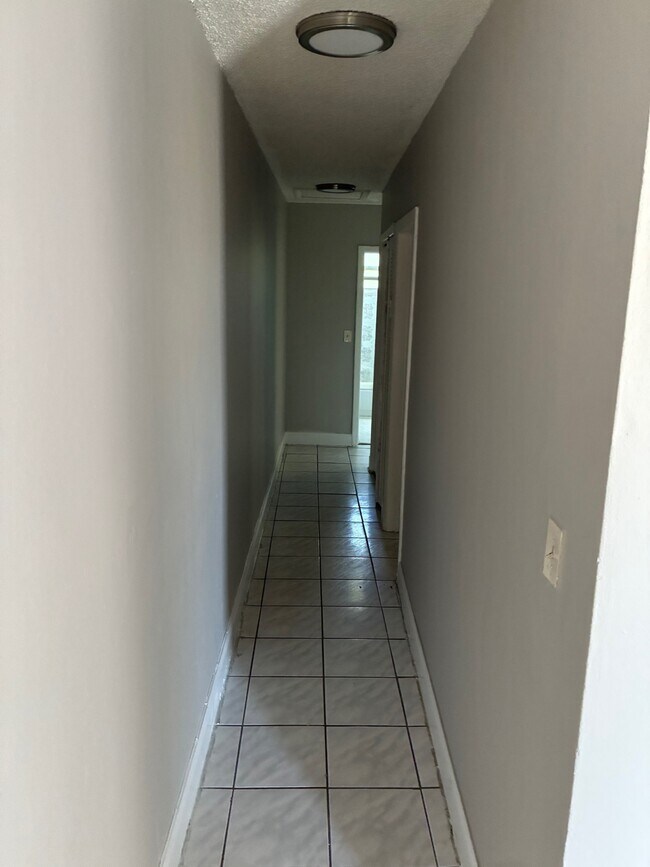 Foto del edificio - 678 NW 44th St