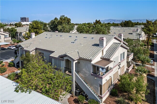 Building Photo - 5710 E Tropicana Ave