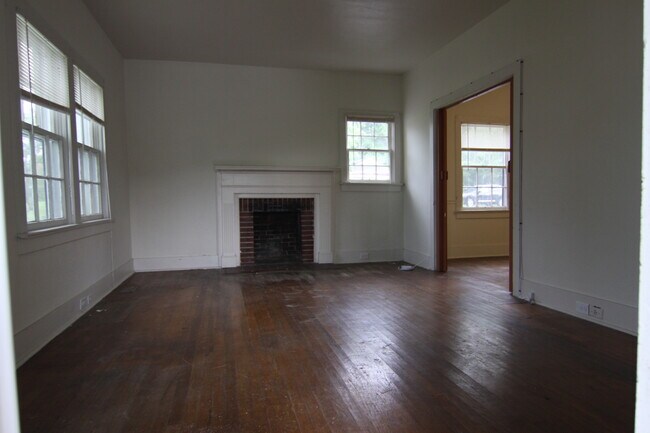 Foto del edificio - 2 Bedroom Home For Rent 1 Block From APSU!