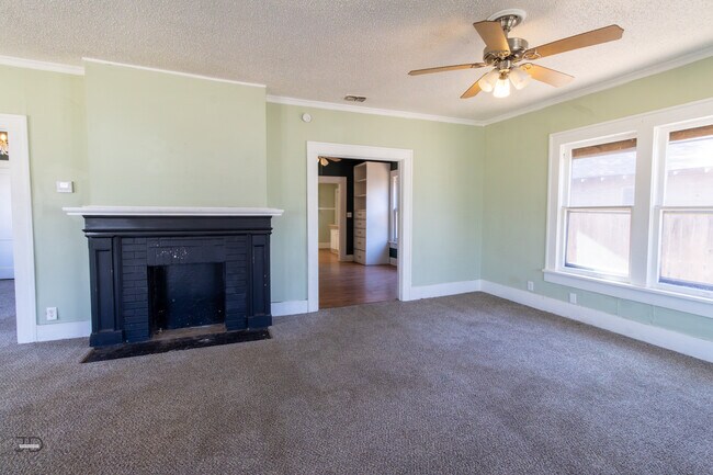 Foto del edificio - 2139 Ave F