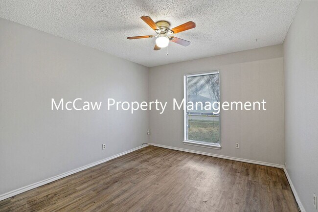 Building Photo - 715 Long Ct