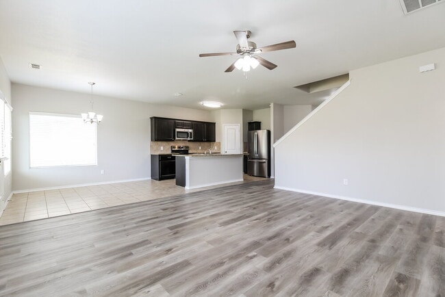 Building Photo - 1720 Kings Glen Ln