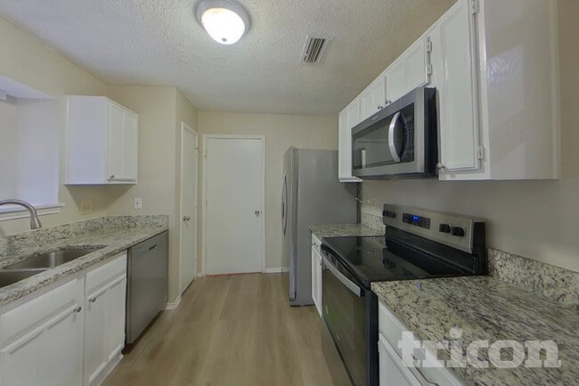 Building Photo - 2645 Danberry Ln