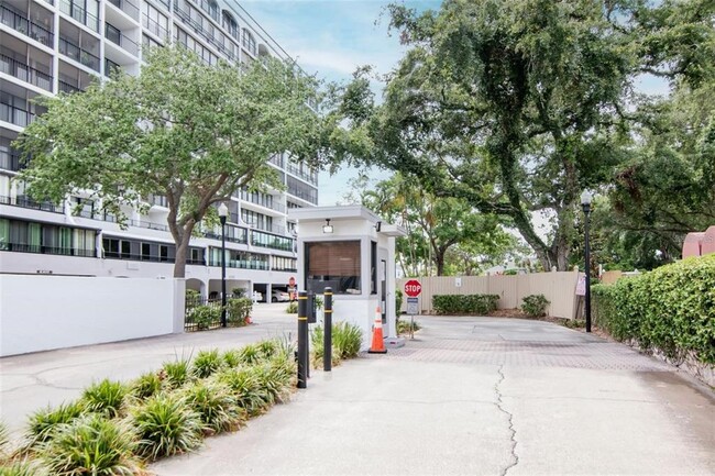 Foto del edificio - 3211 W Swann Ave