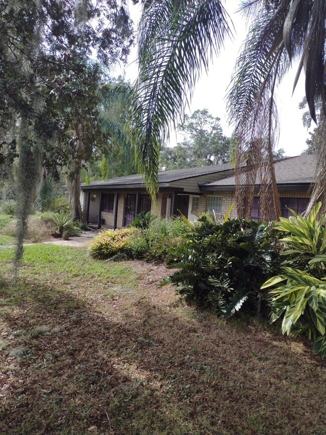 Foto del edificio - Beautiful home in Fruiland Park
