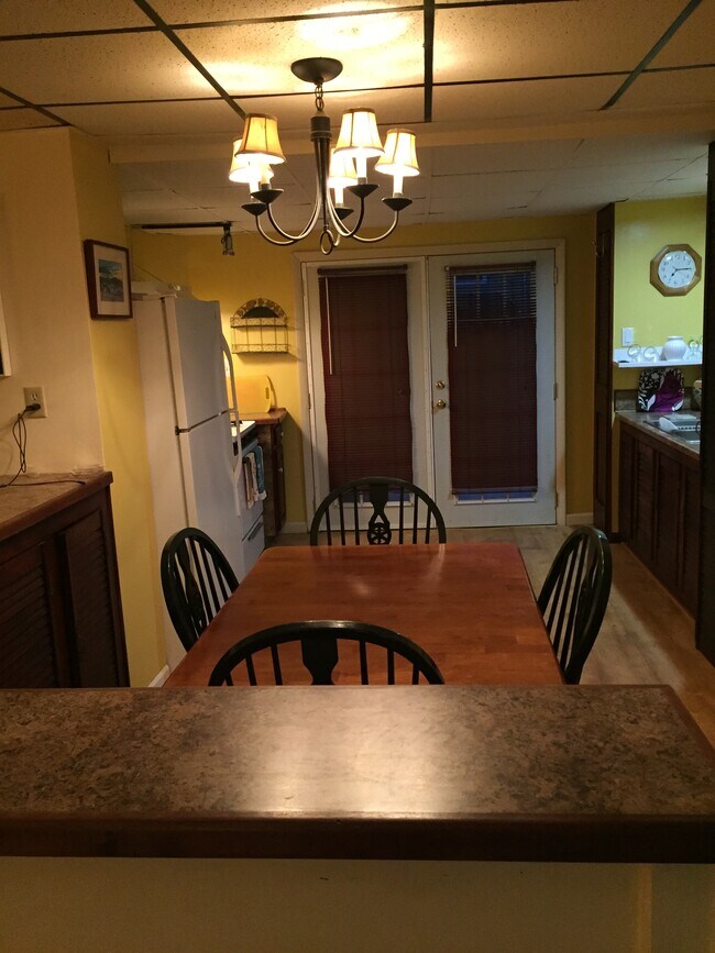 Eat-in-kitchen, entrance/exit. - 616 Willow St