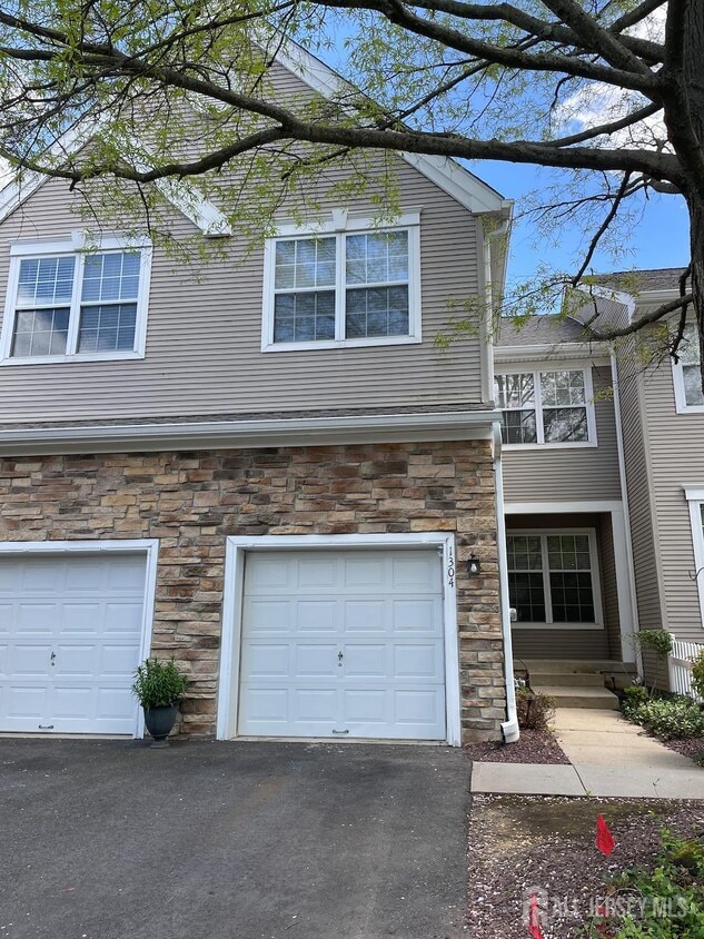 Primary Photo - 1304 Dahlia Cir