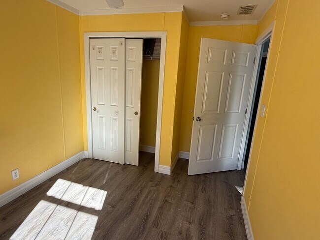 Foto del edificio - 128 Park Blvd