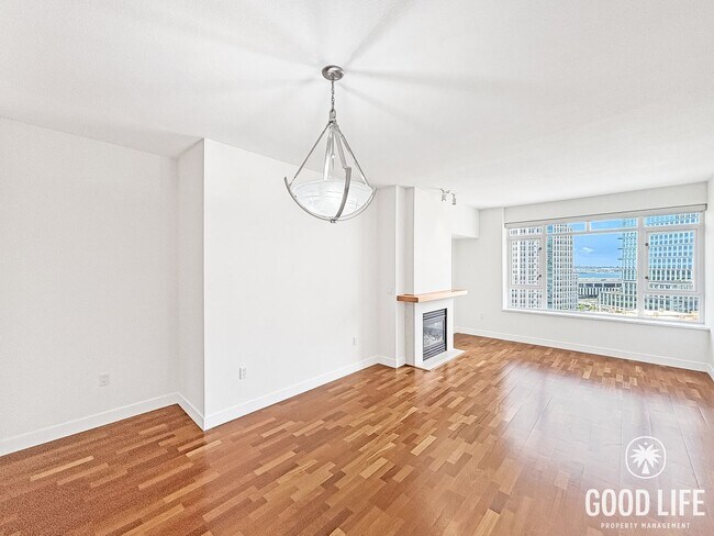 Building Photo - Sophisticated 1BD/2BA Condo in Marina District with City & Bay Views, Office & Resort-Style Ameni...